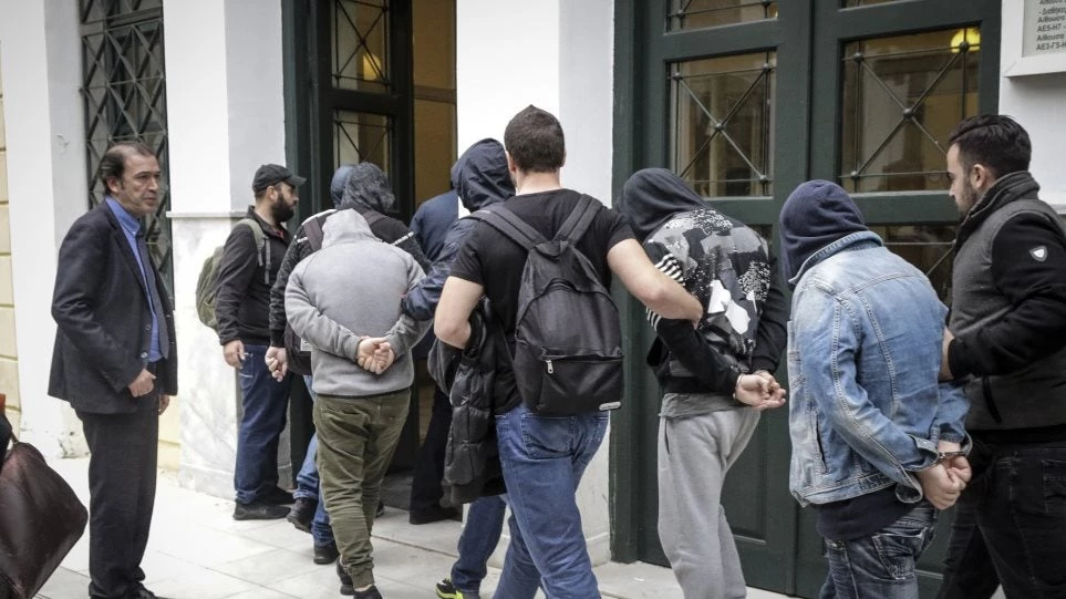 Πέντε προφυλακίσεις για το κύκλωμα των ναρκωτικών – Στη φυλακή και ο γιος του πρώην βουλευτή